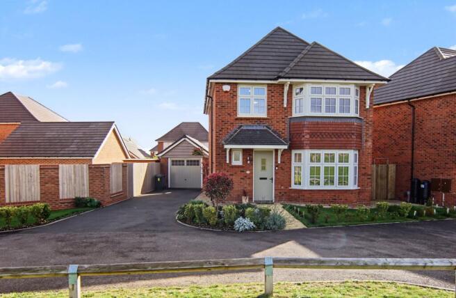 4-bed detached on Claudius Way, Nuneaton, CV11, £350,000