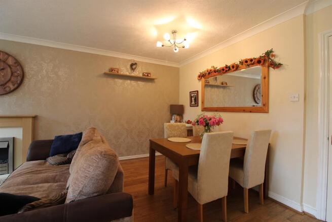 SITTING / DINING ROOM