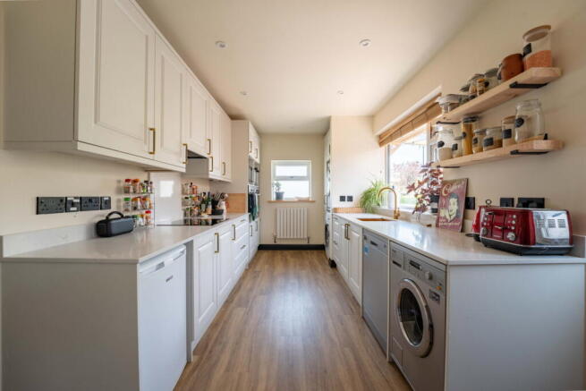 2 bed Detached Bungalow for sale Image 4