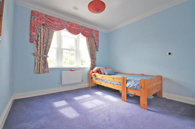 Bed 4.jpg