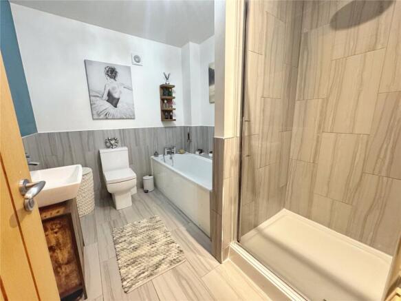 2 bed Apartment for sale Image 12