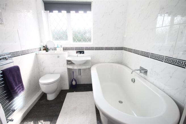 FAMILY BATHROOM