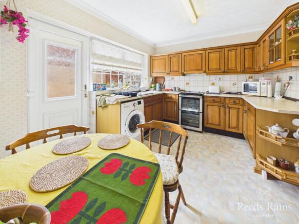 4 bed Detached for sale Image 6