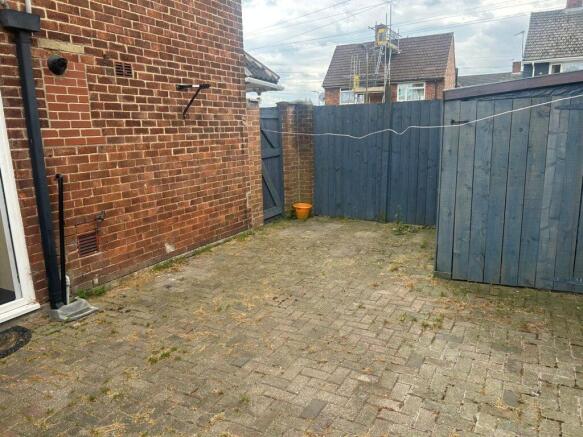 2 bed Semi-Detached to rent Image 12