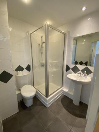 2 bed Apartment to rent Image 11