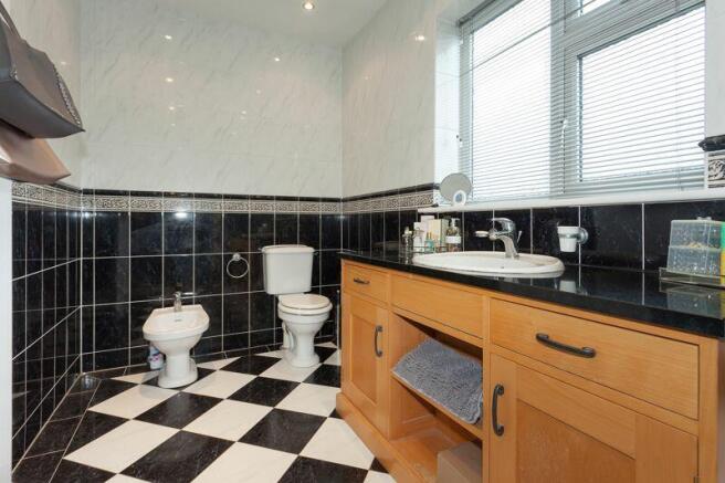 EN SUITE