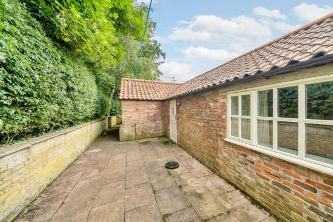 2nd view REAR COURTYARD PATIO.jpg