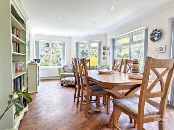 5 bed Detached for sale Image 12