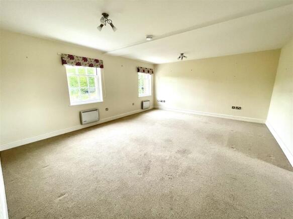 LIVING/DINING ROOM