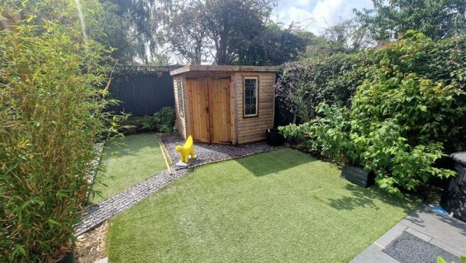 10 Shones Croft garden shed.jpg