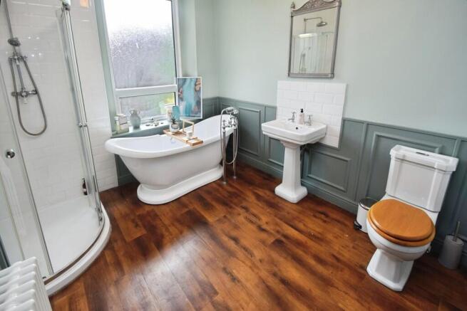 5 bed Semi-Detached for sale Image 9