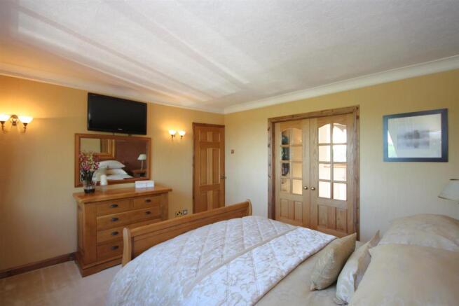 MASTER BEDROOM SUITE