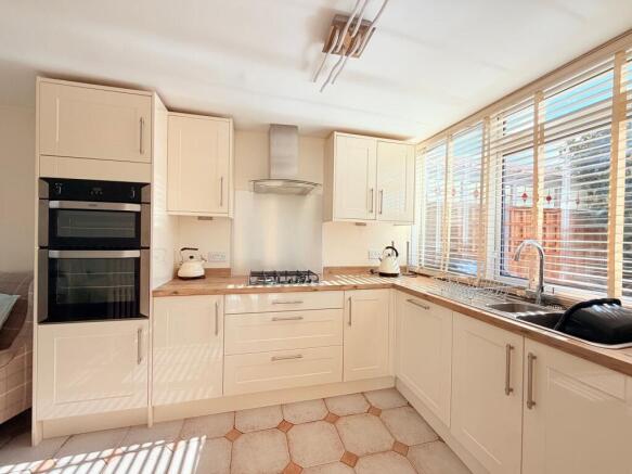 Magyar Crescent, Nuneaton, CV11 photo 4