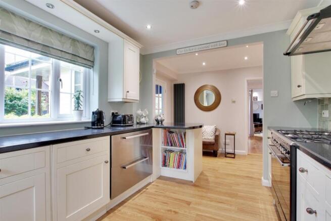 Kitchen 2.jpg