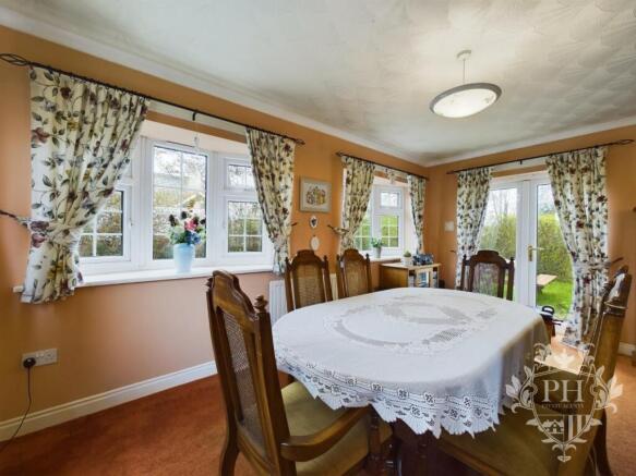 3 bed Detached Bungalow for sale Image 4