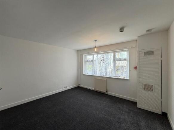 2 bed Ground Flat to rent Image 5