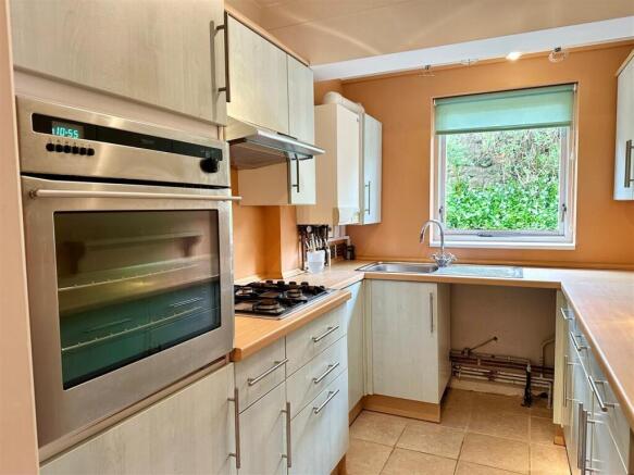 Kitchen 2.jpg