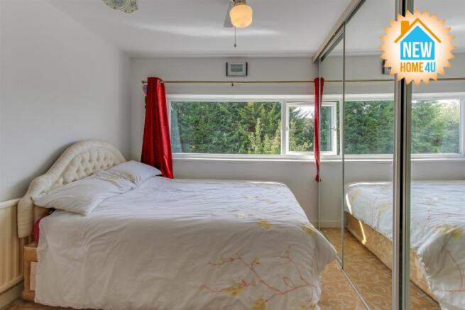 MASTER BEDROOM: