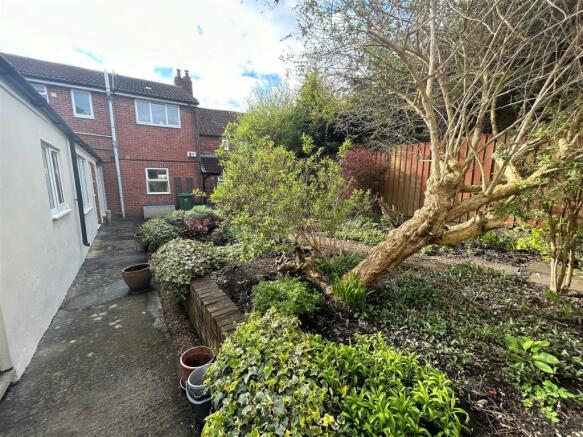 14b Maristow Street - Garden3.jpg