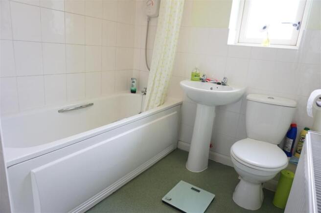 FIRST FLOOR BATHROOM