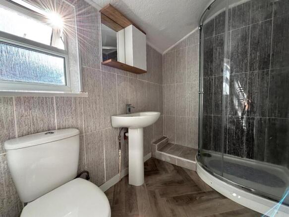 4 bed Flat for sale Image 9