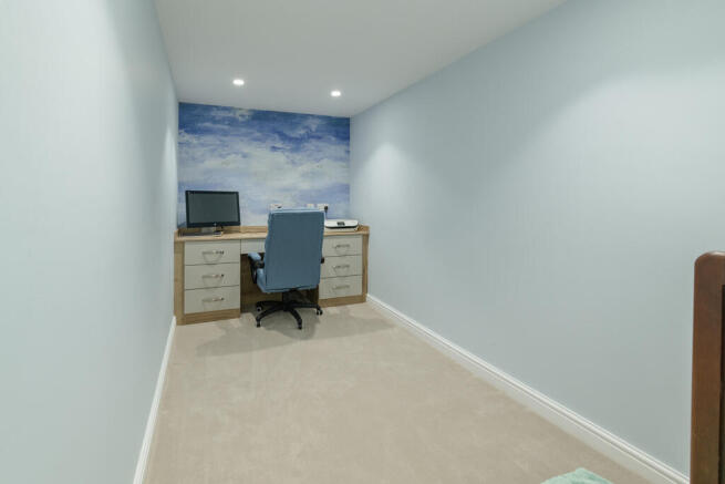 4 bed Town House for sale Image 8