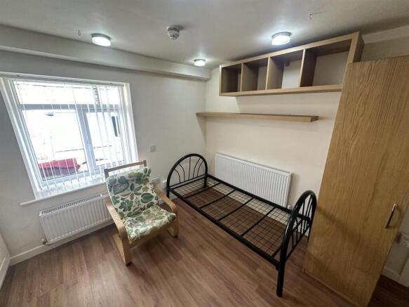 1 bed Apartment to rent Image 4