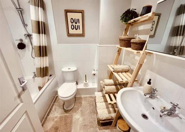 2 bed Apartment for sale Image 11