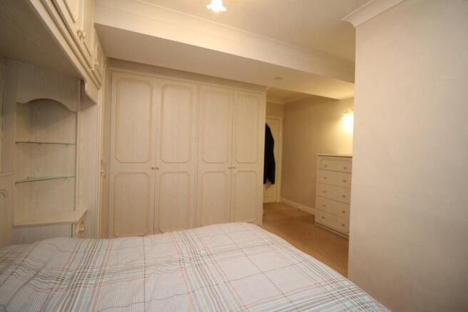 3 bed Apartment for sale Image 9