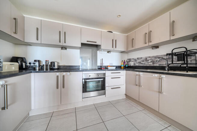 1408856-11-698c6c...