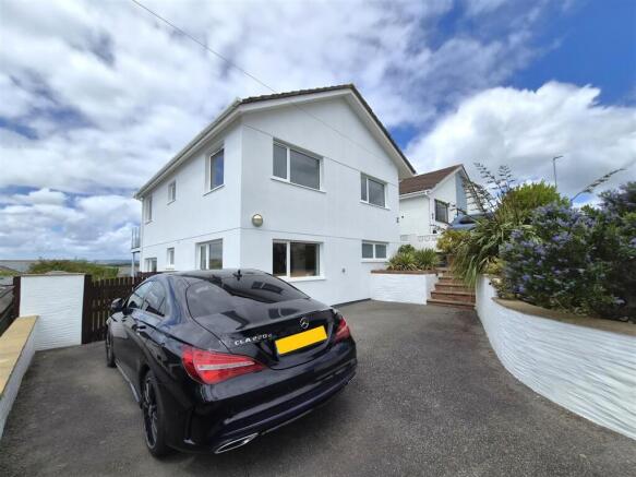The property and drive.jpg