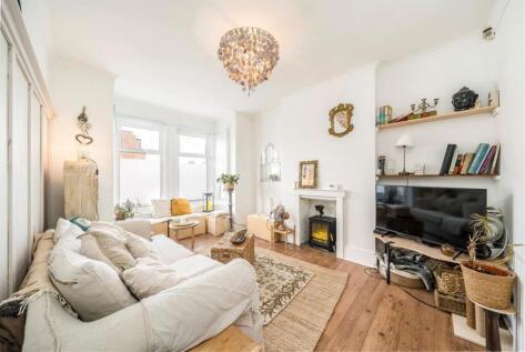 Nadine Street, Charlton