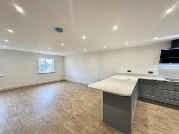 4 bed Town House to rent Image 6