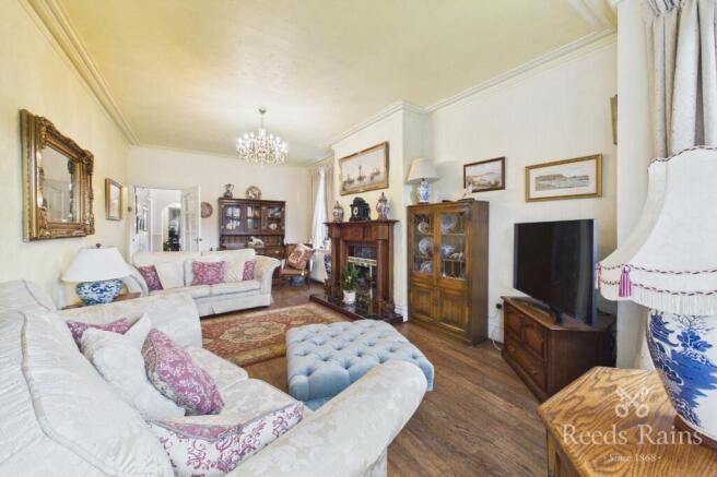 5 bed Detached for sale Image 11