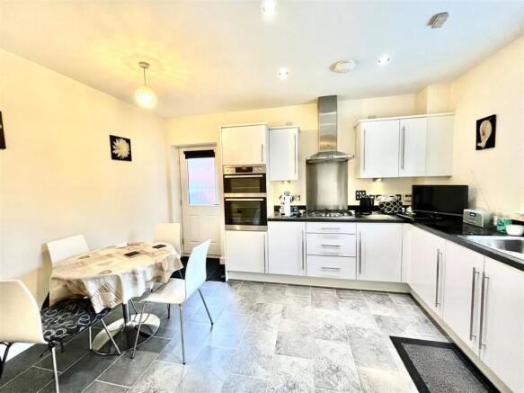 Kitchen/Dining Room
