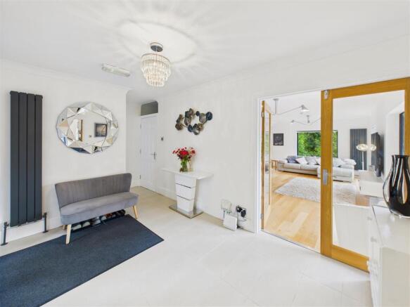 5 bed Detached for sale Image 8