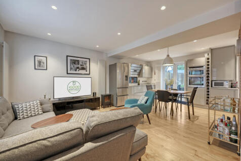 Whitehills Road, Loughton IG10 1TU