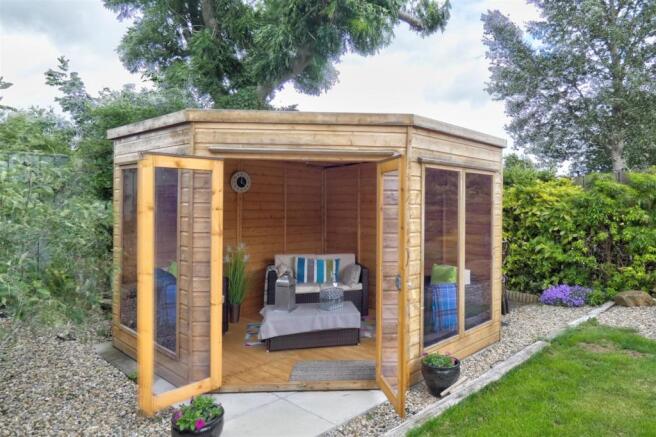 SUMMERHOUSE