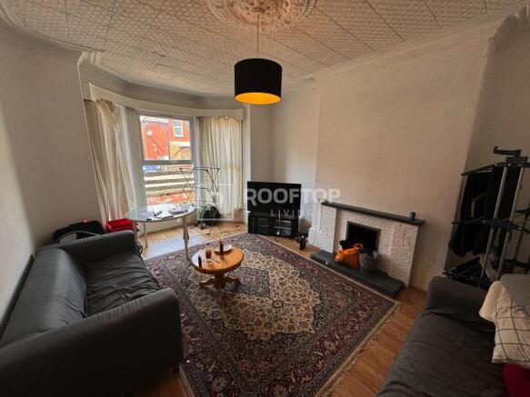 6 bed House to rent Image 4