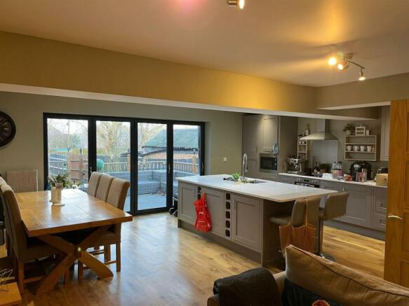 kitchen/dining room