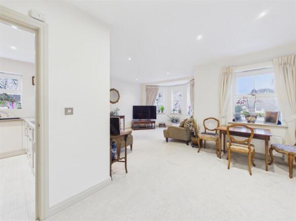 3 bed Apartment for sale Image 11