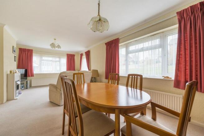 Lounge/Dining
