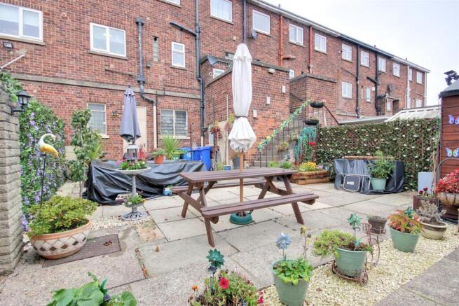 3 bed Apartment for sale Image 6