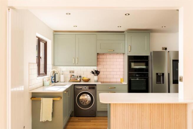 Hanbury Close, Whitchurch, Cardiff photo 4