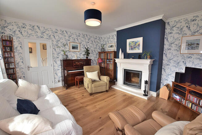 5 bed Detached for sale Image 6