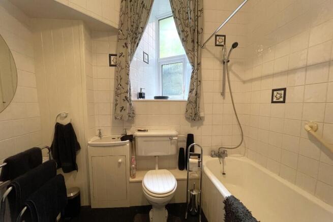 2 bed Ground Flat for sale Image 5