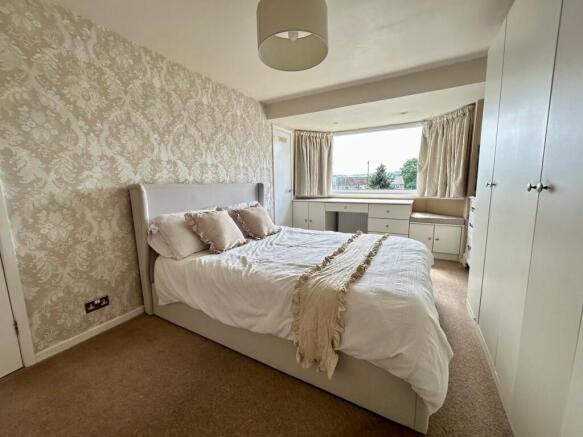 3 bed Semi-Detached for sale Image 8