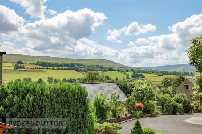 5 bed Detached for sale Image 5