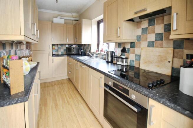 3 bed Semi-Detached for sale Image 6