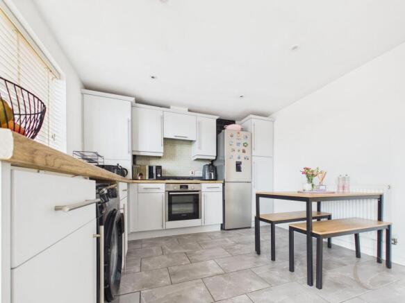 Kitchen / Lounge